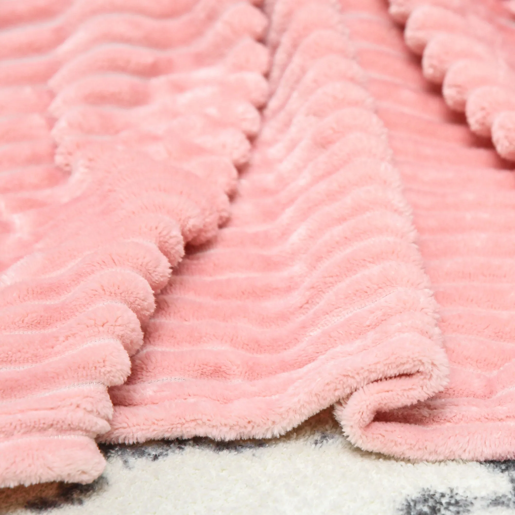 Flannel Fleece Throw Blanket, Fluffy Warm Throw Blanket, Striped Reversible Travel Bedspread, Double Size, 203 x 153cm, Pink