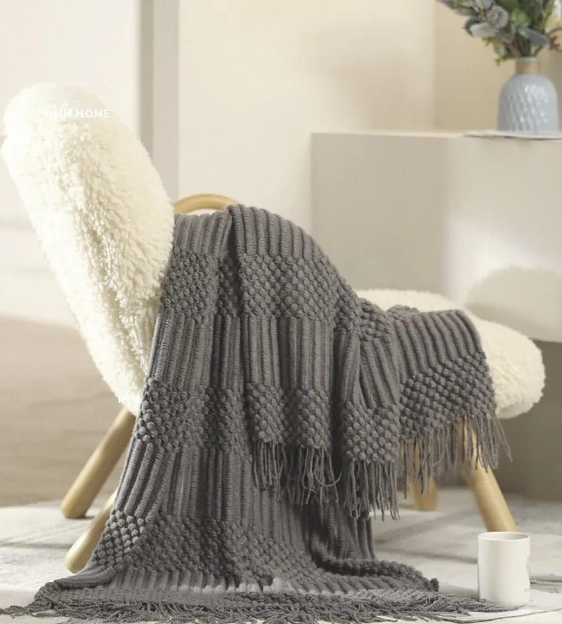 Knitted Blanket With Tassel