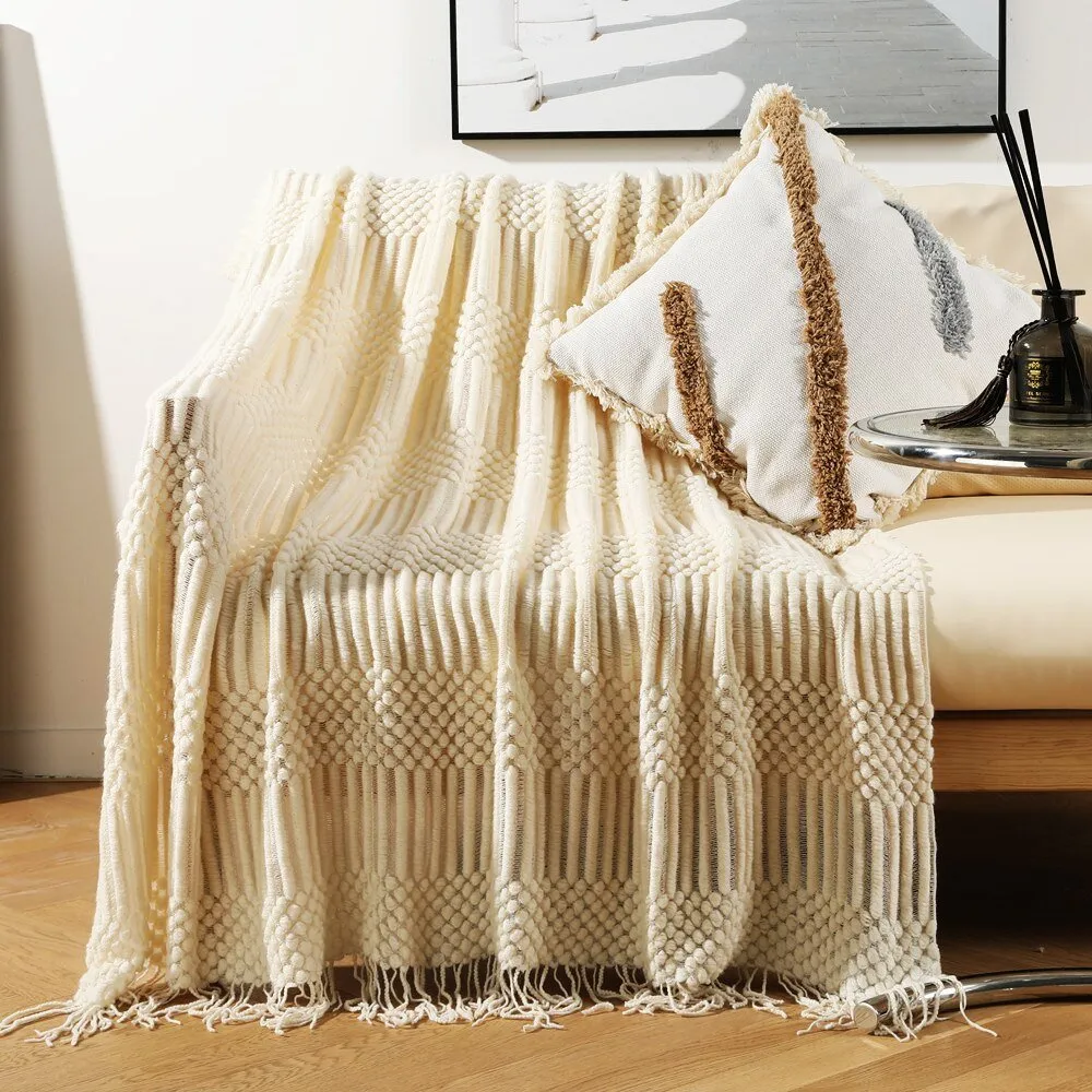 Knitted Blanket With Tassel