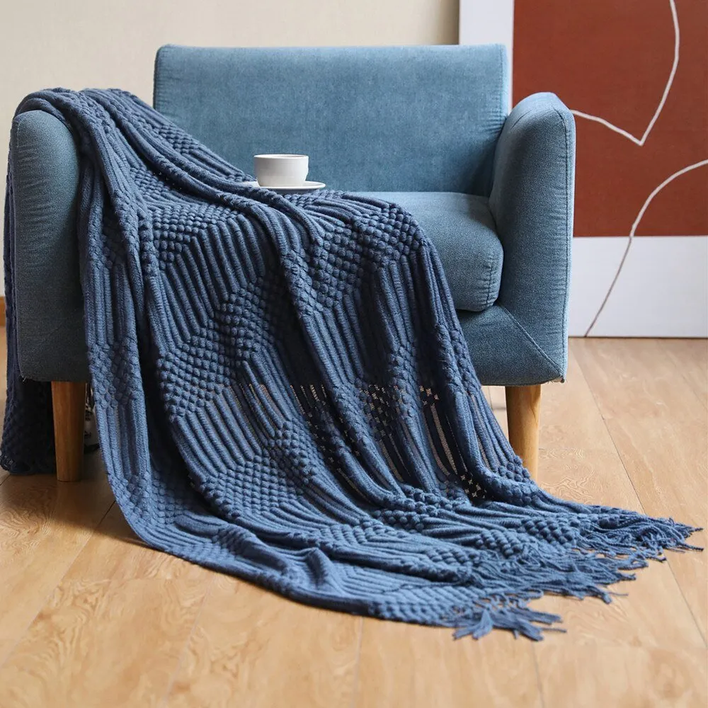 Knitted Blanket With Tassel