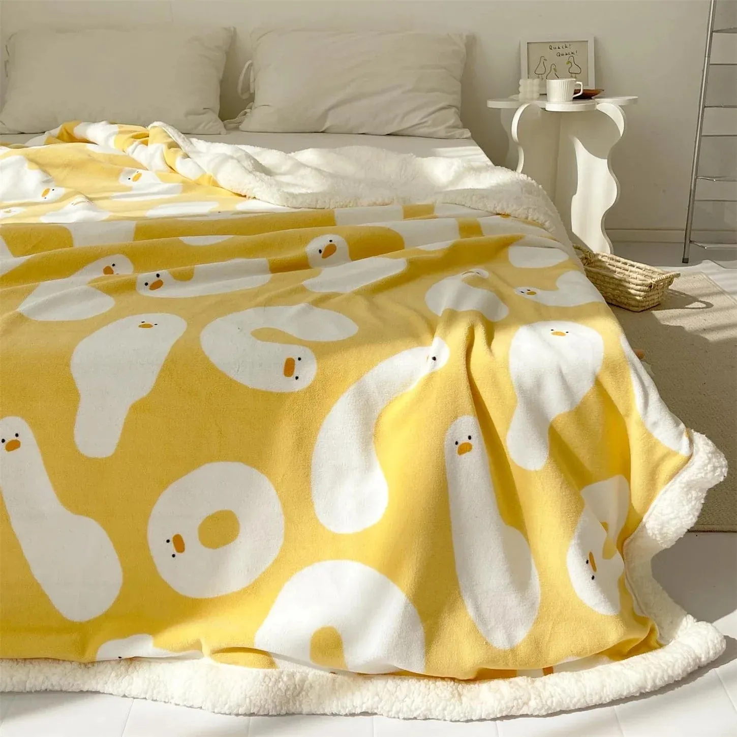 SINOTAO  -  Cute Cartoon Fleece Blanket, Cute Duck, Cream, Modern Simple Sofa Blanket, All Seasons, Universal Lamb Lunch Break Blanket